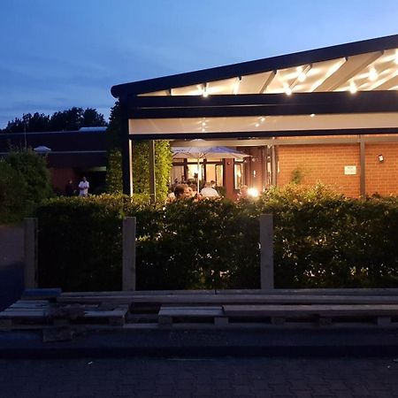 Hotel Restaurant Teichaue อาเดนดอร์ฟ ภายนอก รูปภาพ