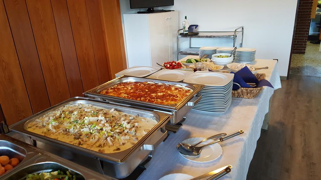 Hotel Restaurant Teichaue อาเดนดอร์ฟ ภายนอก รูปภาพ